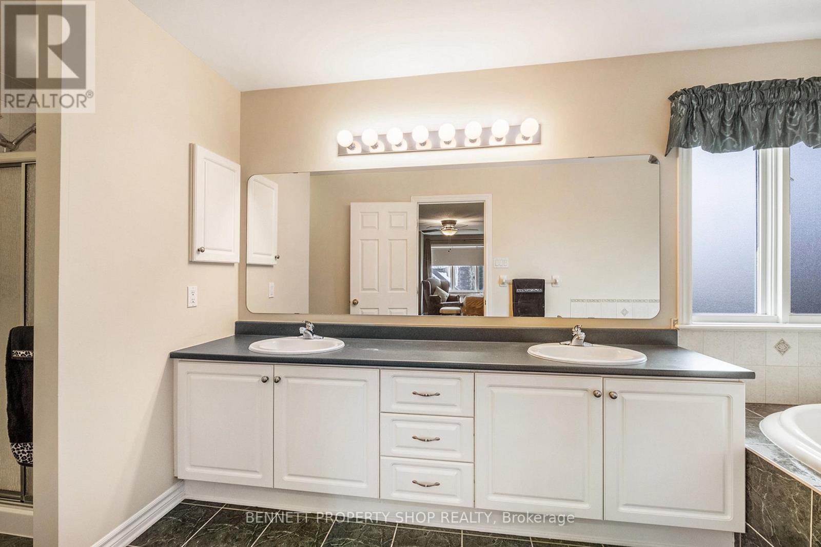 578 Devonwood Circle, Ottawa, Ontario  K1T 4E6 - Photo 23 - X12552242