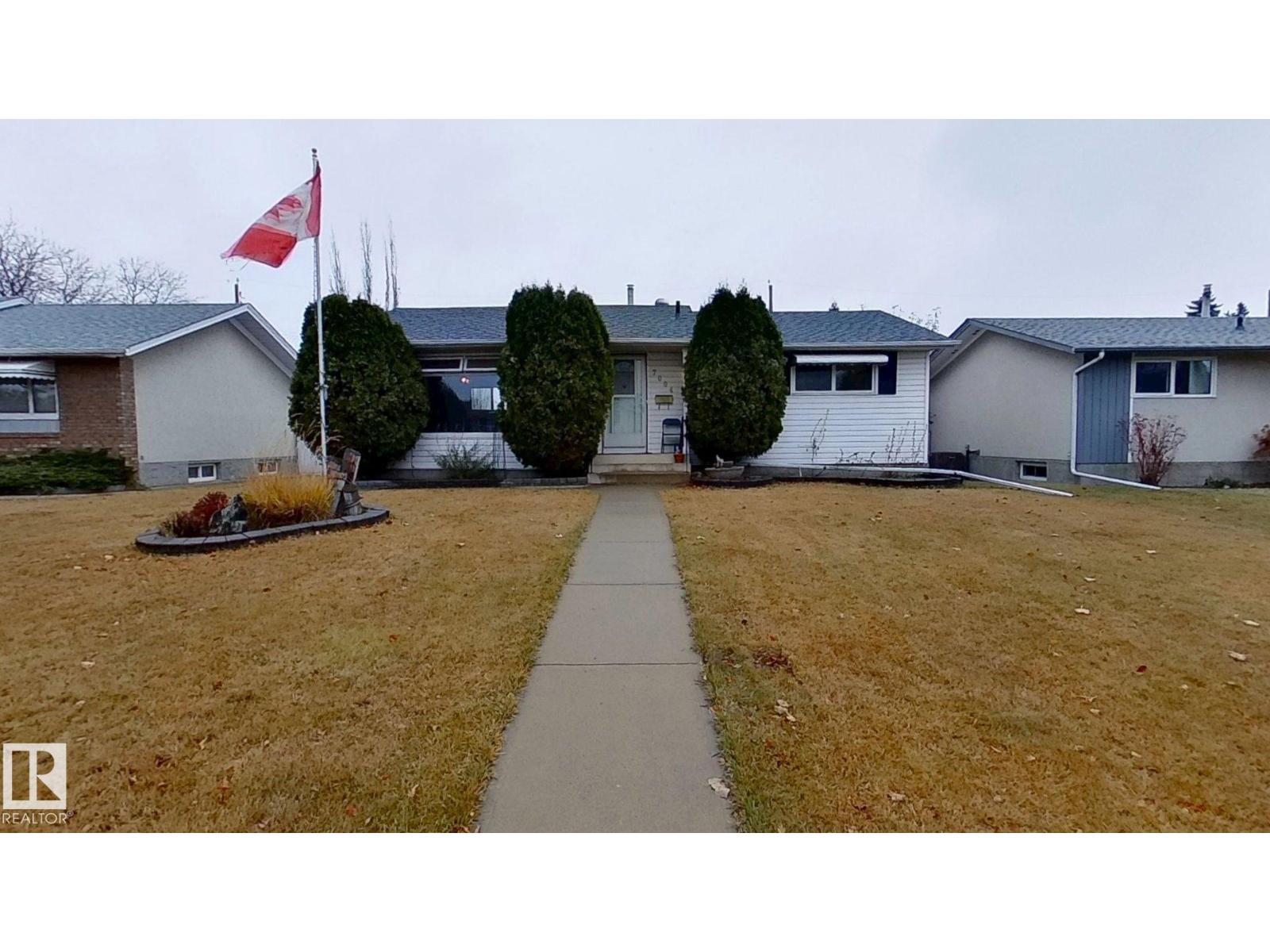 7004 93 Av Nw, Edmonton, Alberta  T6B 0W6 - Photo 1 - E4465438
