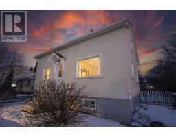 263 Empress AVE S