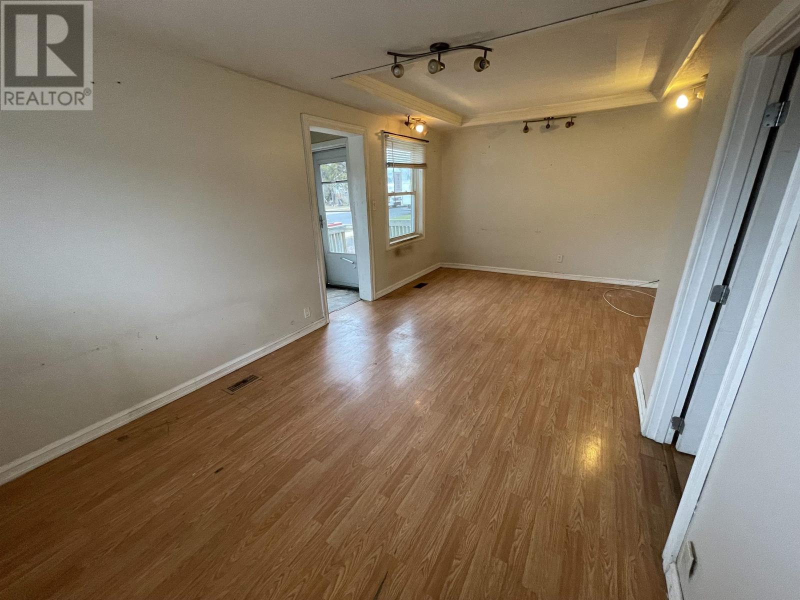 118 Mary Street East, Thunder Bay, Ontario  P7E 4J5 - Photo 2 - TB253634