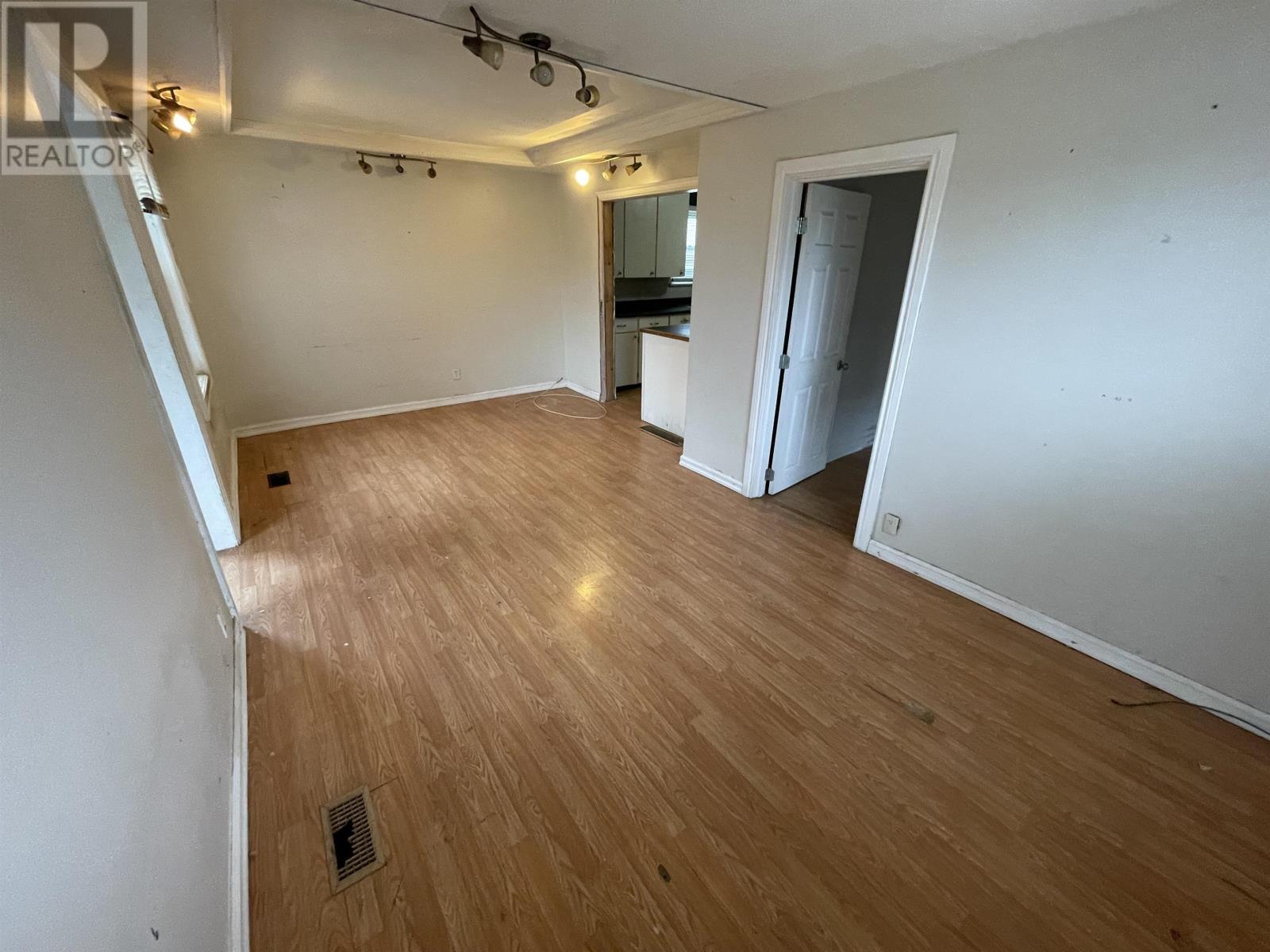 118 Mary Street East, Thunder Bay, Ontario  P7E 4J5 - Photo 3 - TB253634