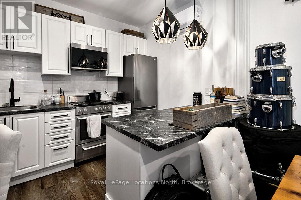 32 St Paul Street, Collingwood, Ontario  L9Y 3N9 - Photo 4 - S12290231