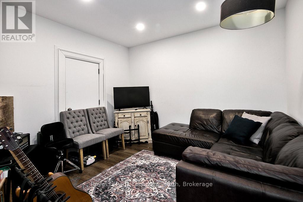 32 St Paul Street, Collingwood, Ontario  L9Y 3N9 - Photo 7 - S12290231