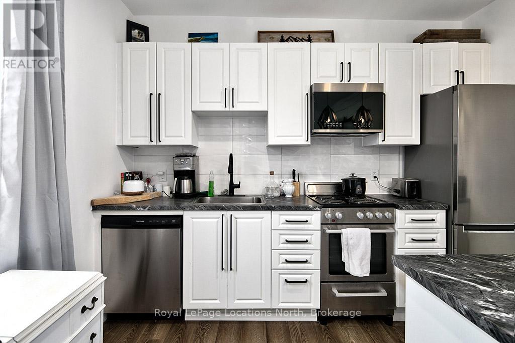 32 St Paul Street, Collingwood, Ontario  L9Y 3N9 - Photo 5 - S12290231