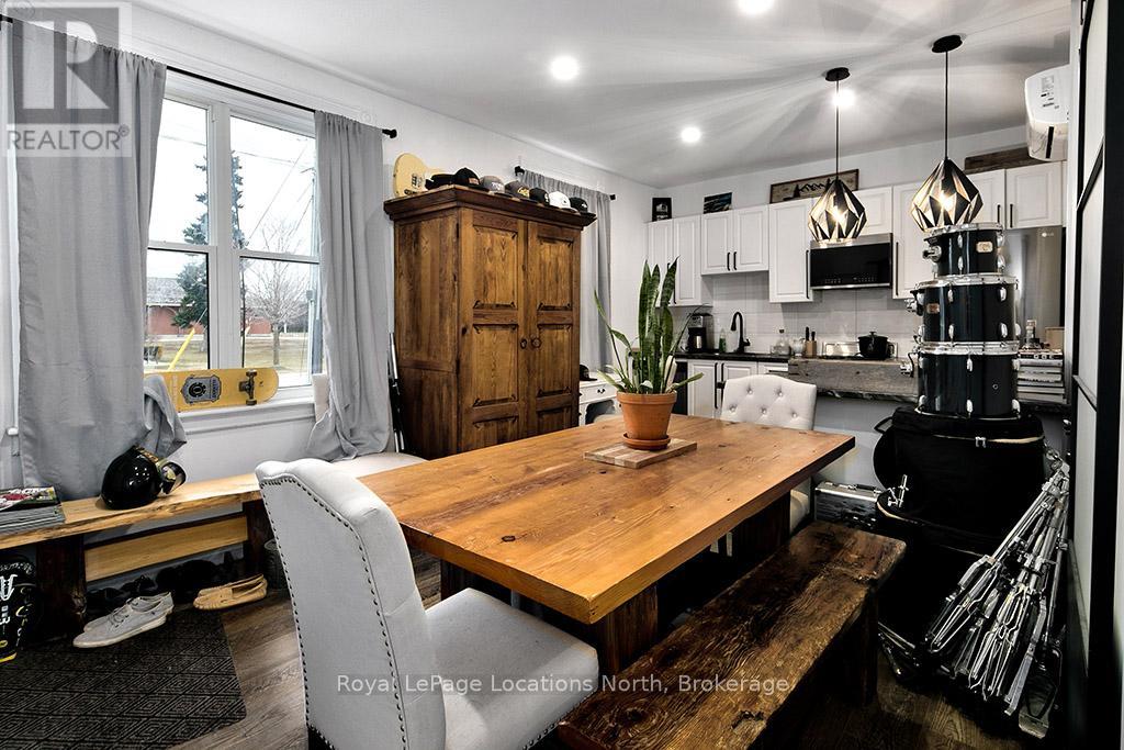 32 St Paul Street, Collingwood, Ontario  L9Y 3N9 - Photo 3 - S12290231