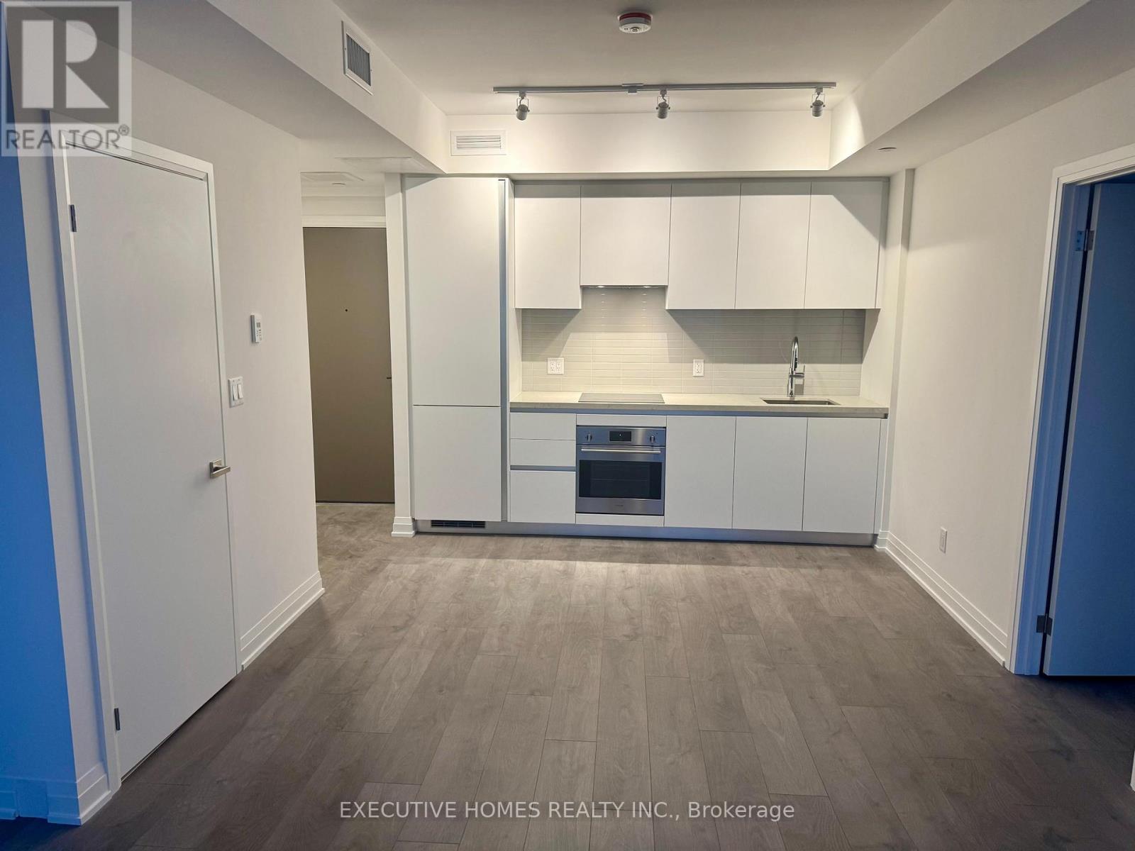 2003 - 4015 The Exchange, Mississauga, Ontario  L5B 0N9 - Photo 3 - W12610236