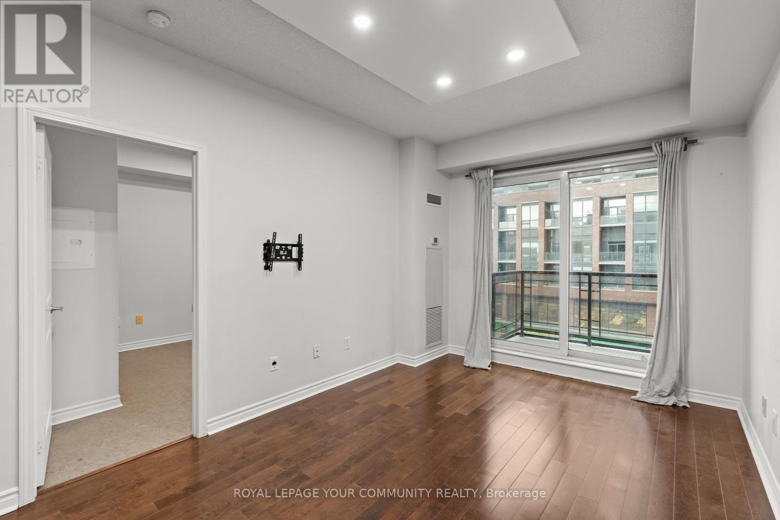 515 - 385 Prince Of Wales Drive, Mississauga, Ontario  L5B 0C6 - Photo 8 - W12610276