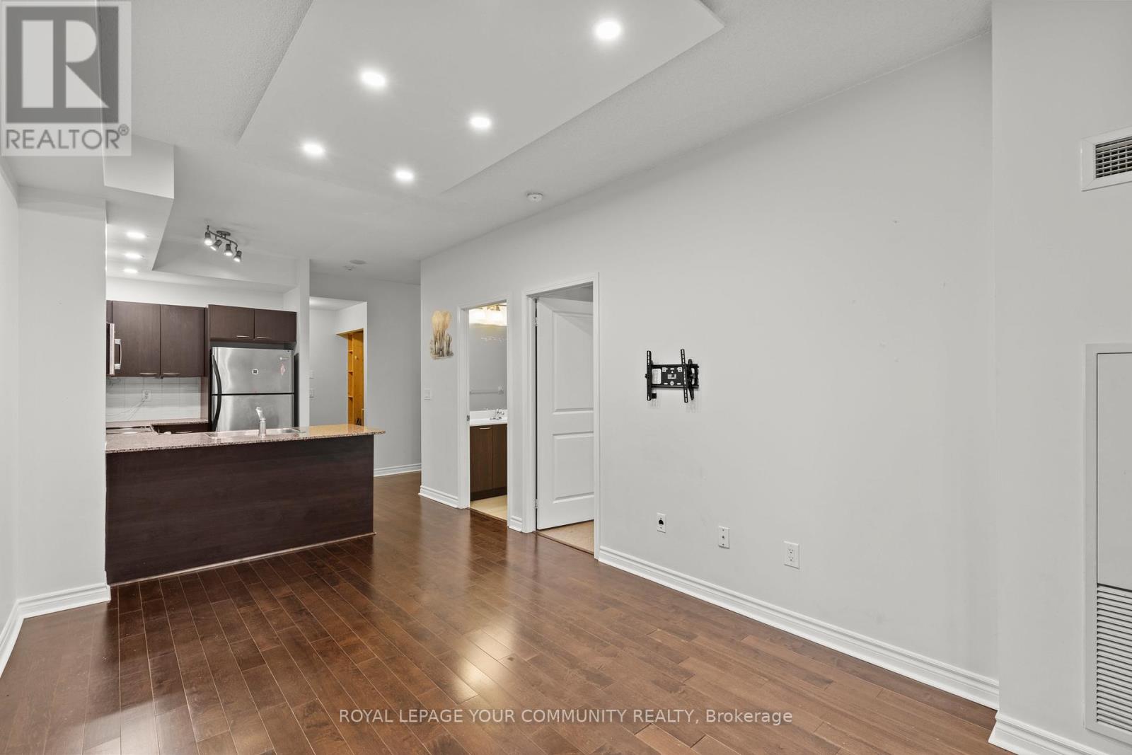 515 - 385 Prince Of Wales Drive, Mississauga, Ontario  L5B 0C6 - Photo 9 - W12610276