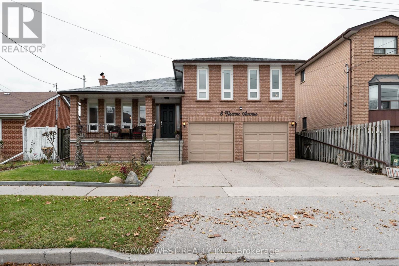8 HEARNE AVENUE, Toronto, Ontario