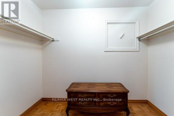 8 Hearne Avenue, Toronto, Ontario  M6L 3B8 - Photo 12 - W12610304