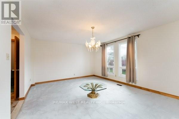 8 Hearne Avenue, Toronto, Ontario  M6L 3B8 - Photo 14 - W12610304