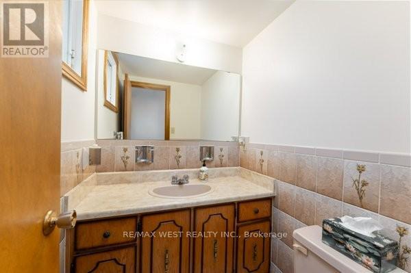 8 Hearne Avenue, Toronto, Ontario  M6L 3B8 - Photo 15 - W12610304