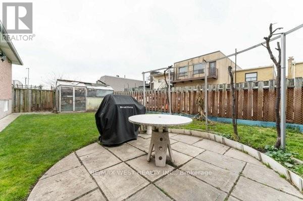 8 Hearne Avenue, Toronto, Ontario  M6L 3B8 - Photo 21 - W12610304