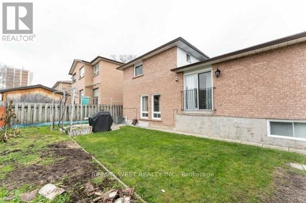 8 Hearne Avenue, Toronto, Ontario  M6L 3B8 - Photo 22 - W12610304