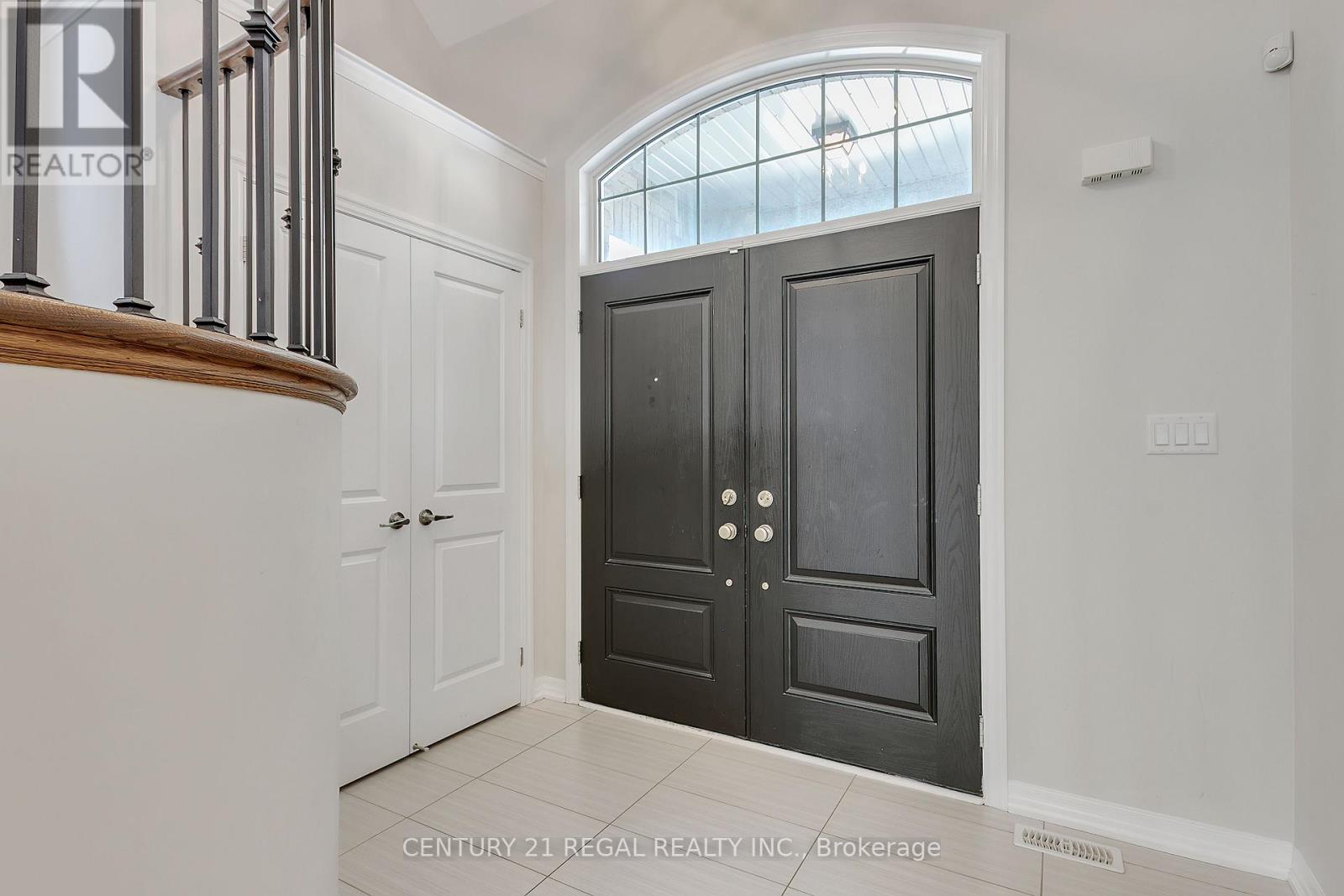 140 Cherryhurst Road, Oakville, Ontario  L6M 0W1 - Photo 3 - W12610316