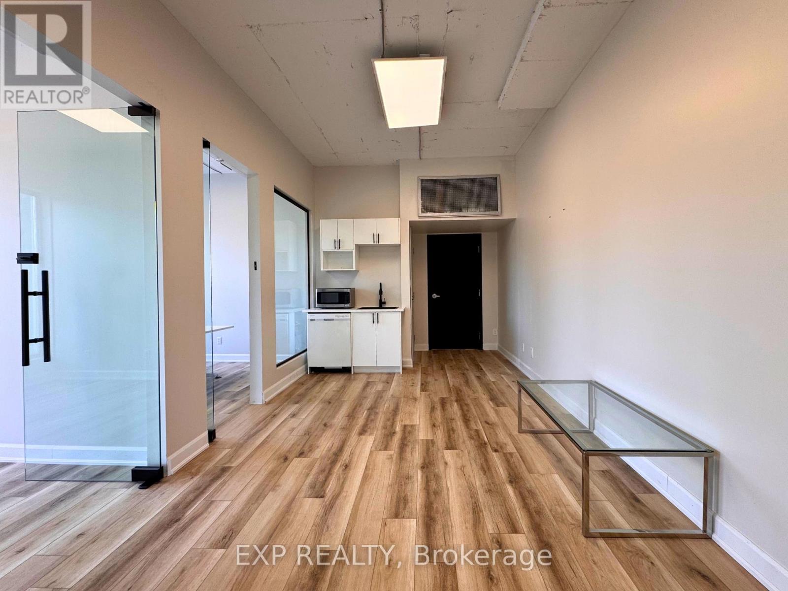 212 - 230 LAKESHORE ROAD E, Mississauga, Ontario