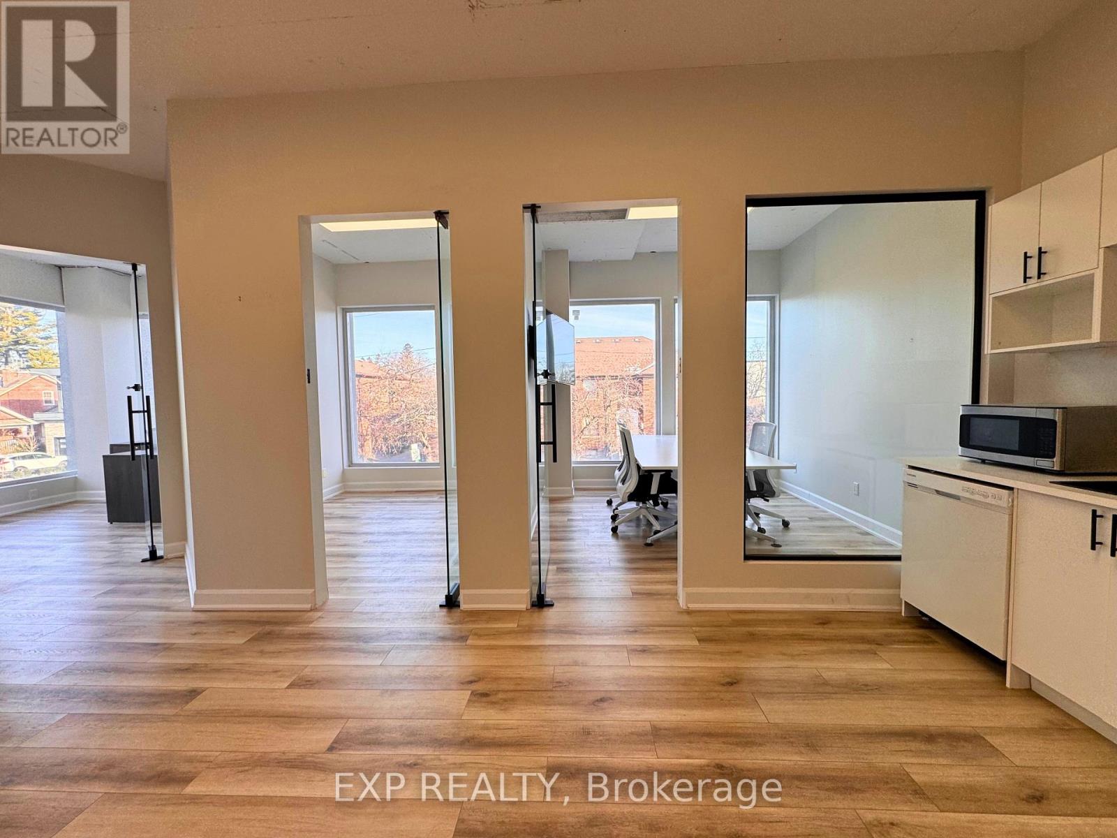 212 - 230 Lakeshore Road E, Mississauga, Ontario  L5G 1G7 - Photo 3 - W12610328