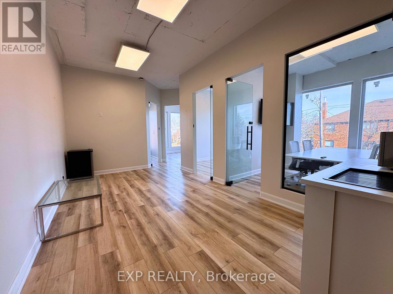 212 - 230 Lakeshore Road E, Mississauga, Ontario  L5G 1G7 - Photo 4 - W12610328