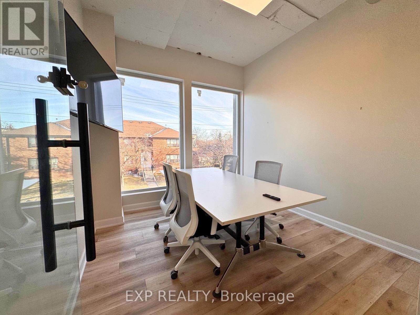 212 - 230 Lakeshore Road E, Mississauga, Ontario  L5G 1G7 - Photo 5 - W12610328