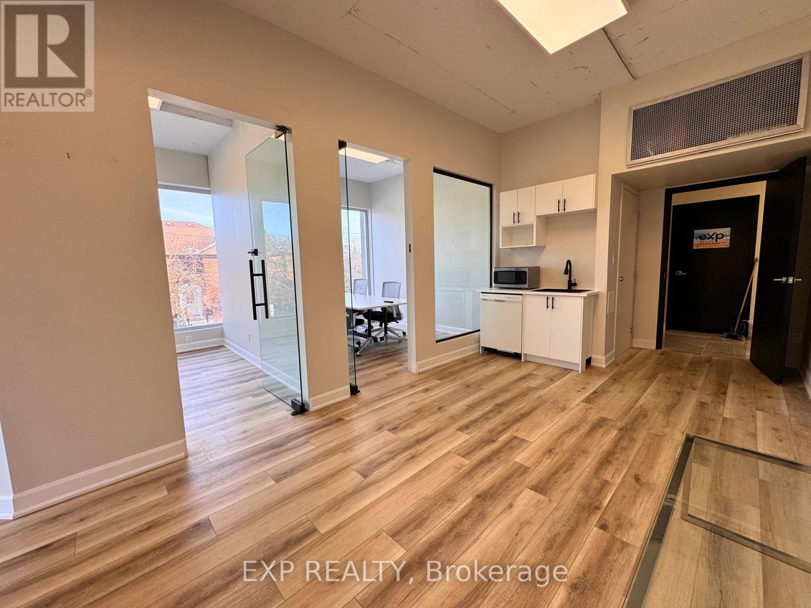 212 - 230 Lakeshore Road E, Mississauga, Ontario  L5G 1G7 - Photo 6 - W12610328