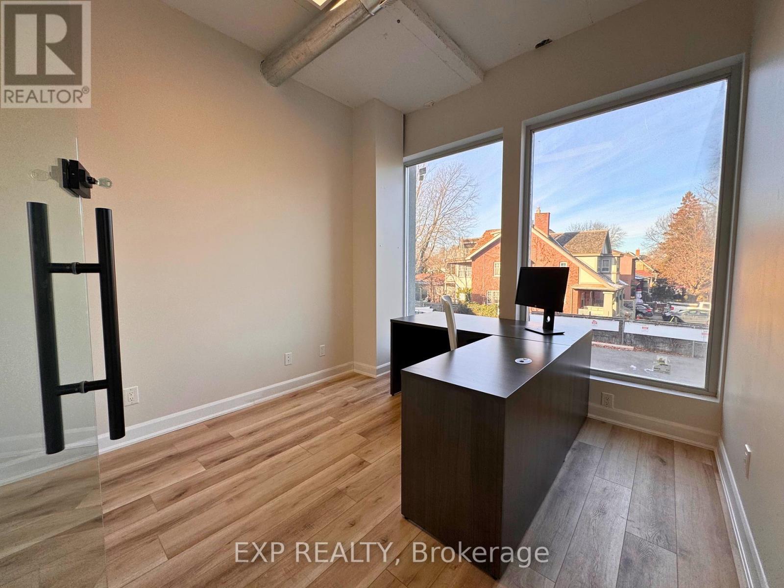 212 - 230 Lakeshore Road E, Mississauga, Ontario  L5G 1G7 - Photo 9 - W12610328