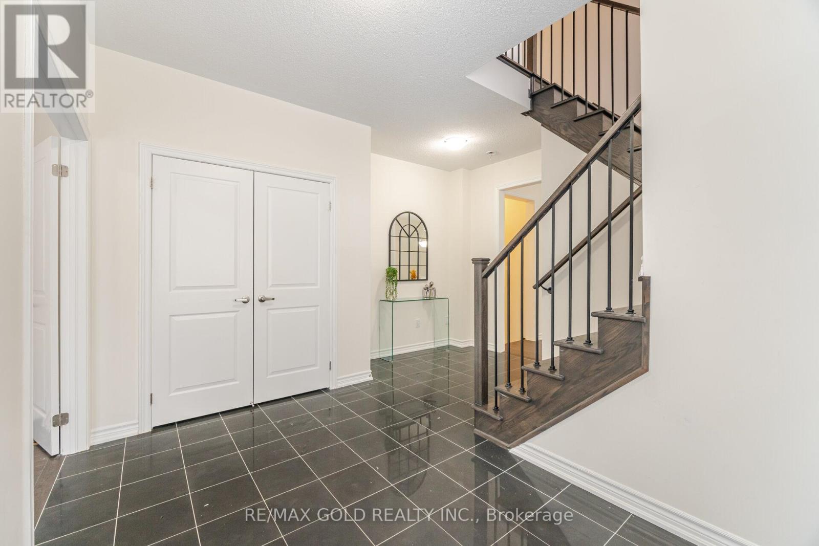 10 Thornvalley Terrace, Caledon, Ontario  L7C 4H9 - Photo 8 - W12610334