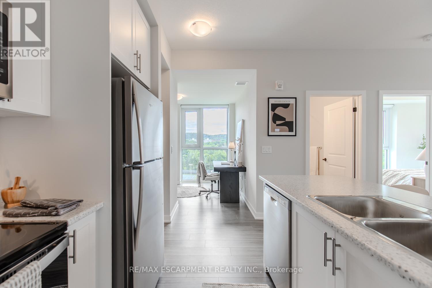 1311 - 870 Queenston Road, Hamilton, Ontario  L8G 0B9 - Photo 11 - X12610278