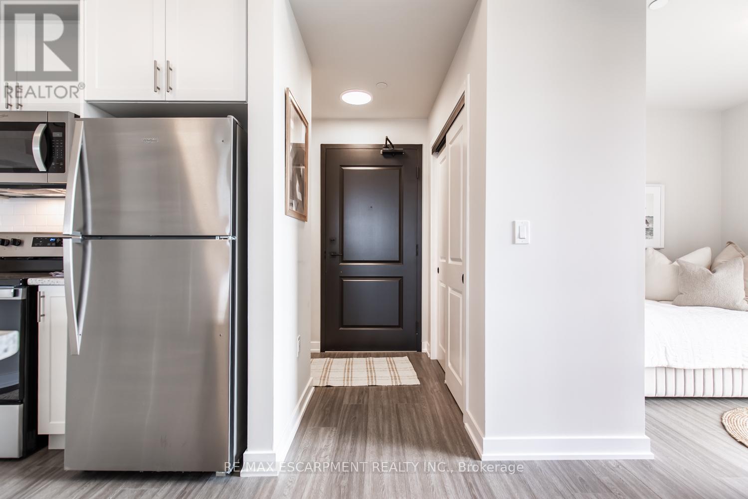 1311 - 870 Queenston Road, Hamilton, Ontario  L8G 0B9 - Photo 4 - X12610278