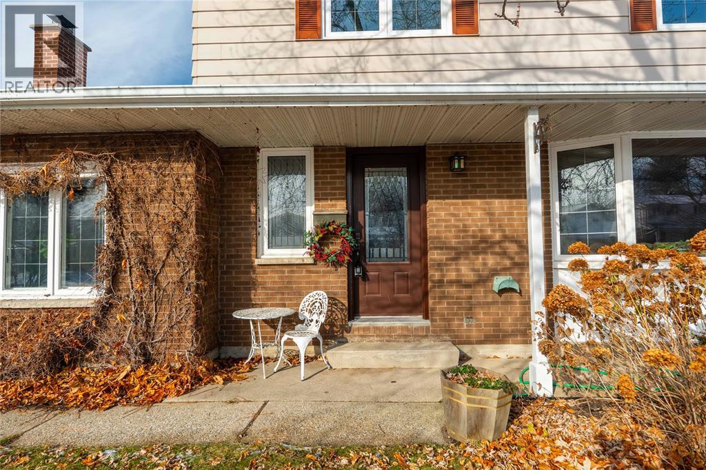 635 Highbury Park, Sarnia, Ontario  N7V 2K1 - Photo 3 - 25031332