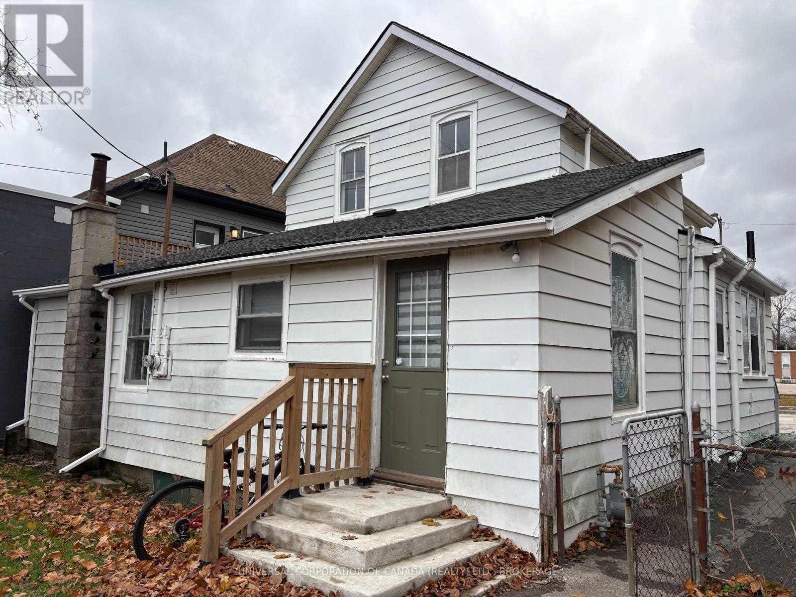 137 Ross Street, St. Thomas, Ontario  N5R 3X9 - Photo 2 - X12610436