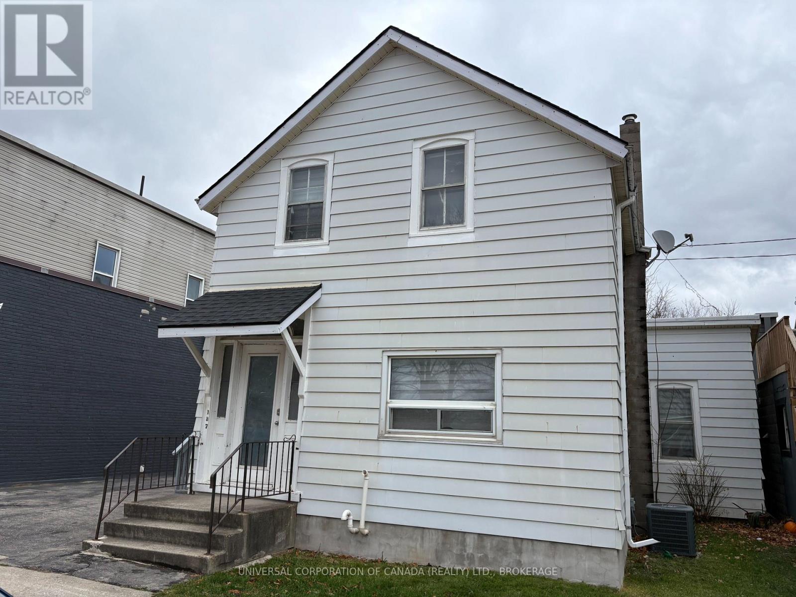 137 Ross Street, St. Thomas, Ontario  N5R 3X9 - Photo 3 - X12610436