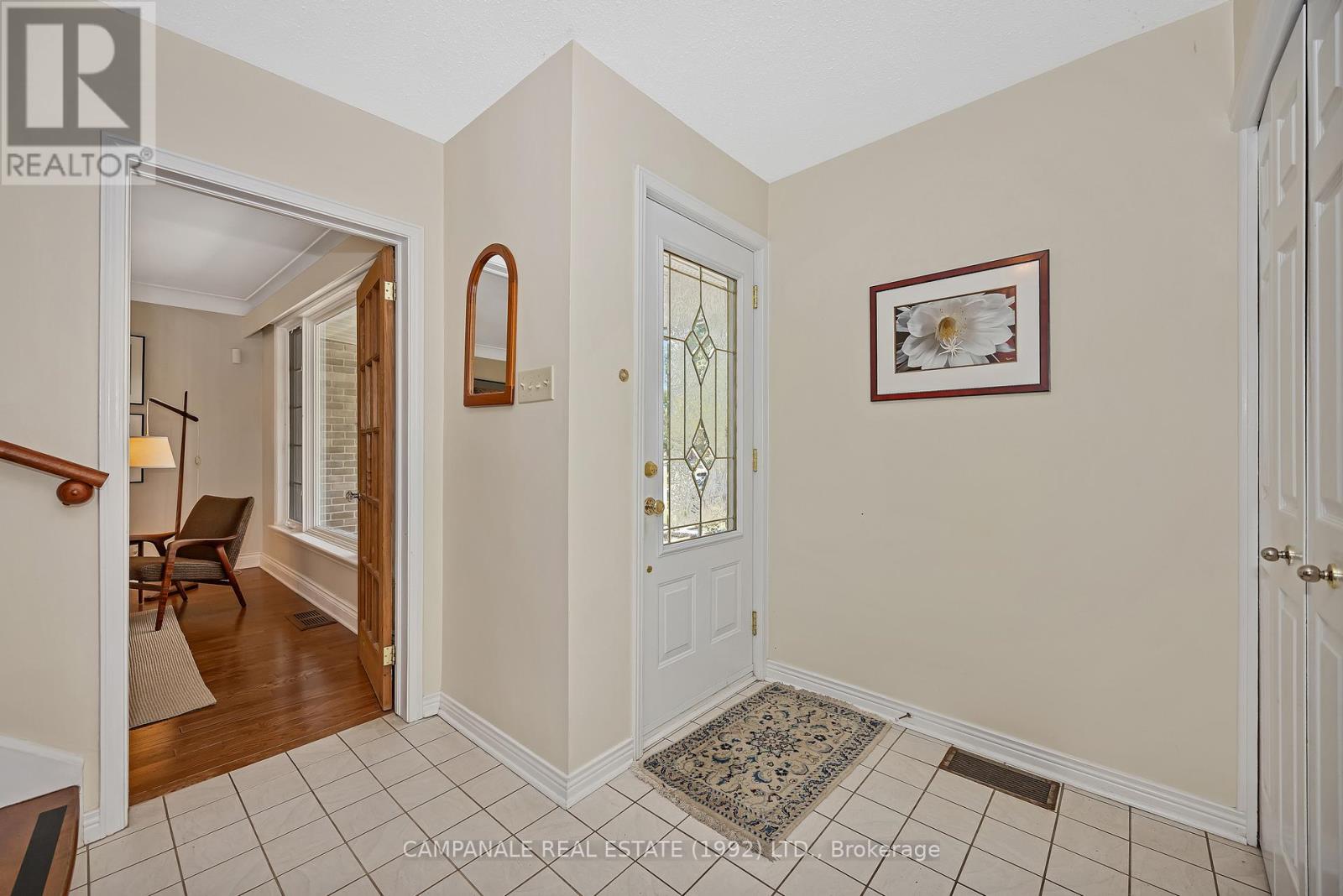 412 Thessaly Circle, Ottawa, Ontario  K1H 5W5 - Photo 3 - X12610406