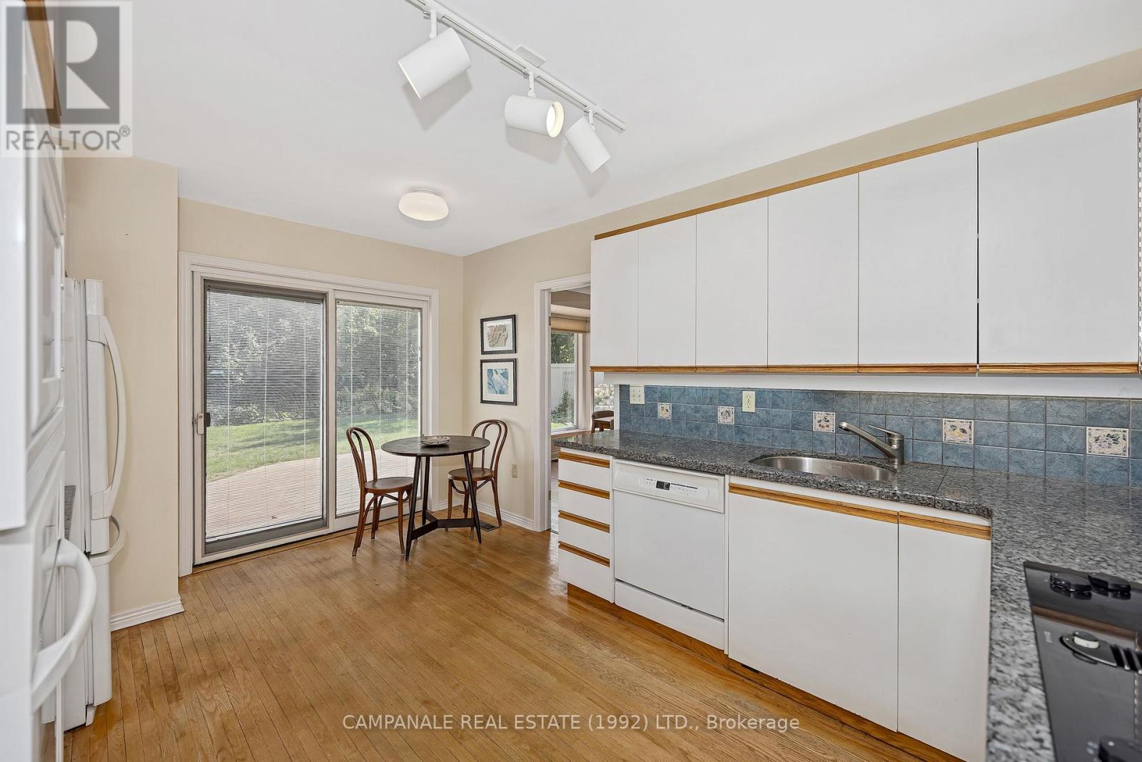 412 Thessaly Circle, Ottawa, Ontario  K1H 5W5 - Photo 9 - X12610406