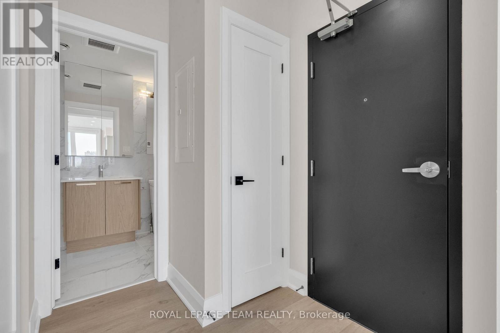 7 - 58 Florence Street, Ottawa, Ontario  K2P 0W7 - Photo 15 - X12610432