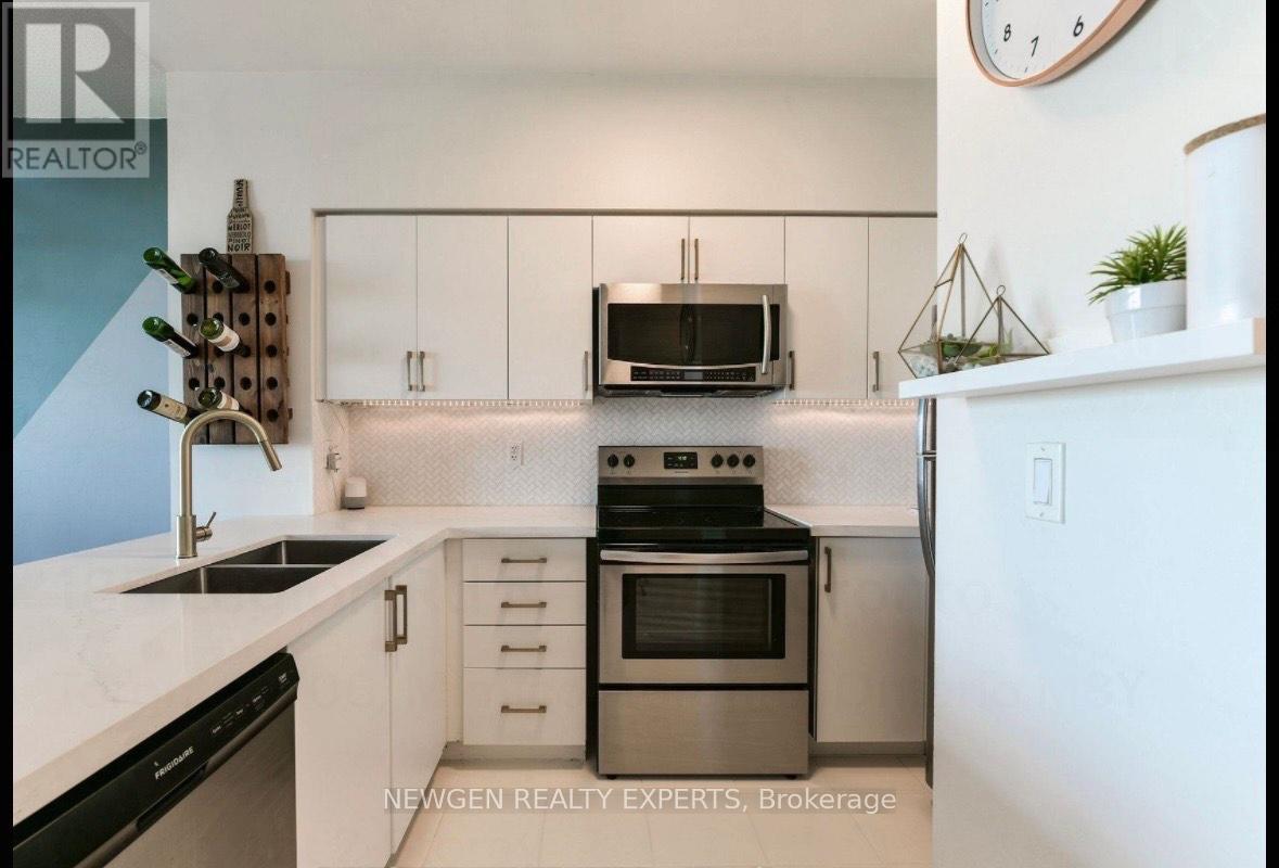 1906 - 185 Legion Road N, Toronto (Mimico), Ontario  M8Y 0A1 - Photo 6 - W12591330