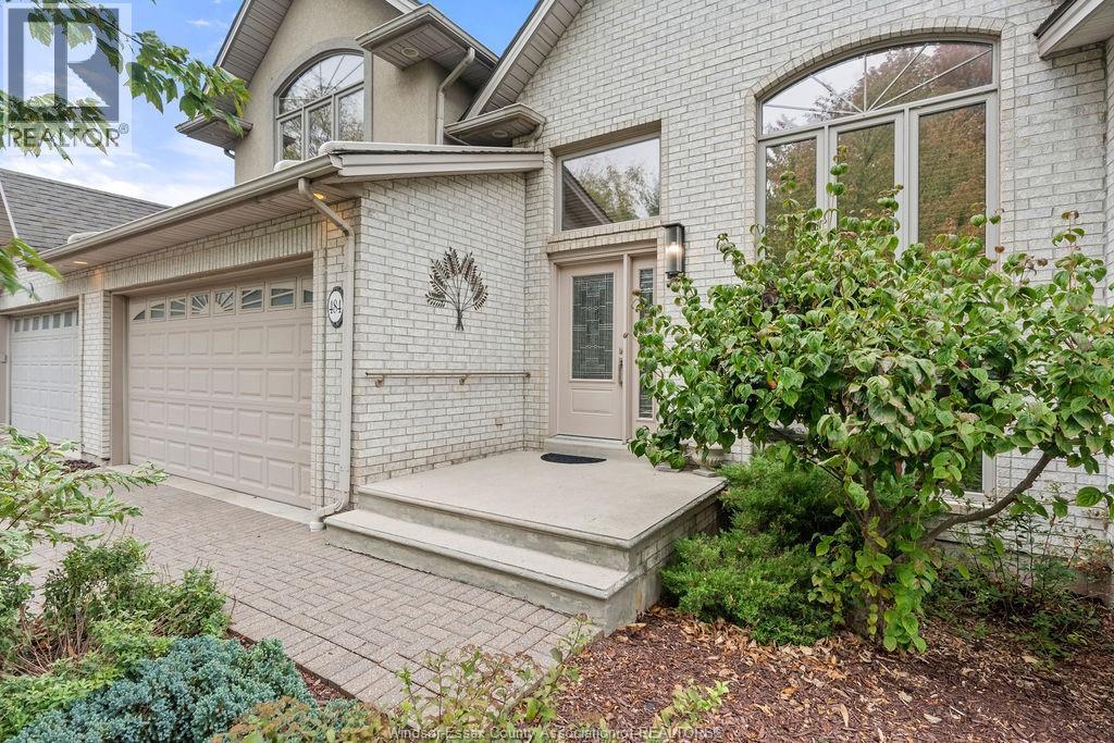 MLS# 25025901: 484 VANDERBILT CRESCENT, Windsor, Canada