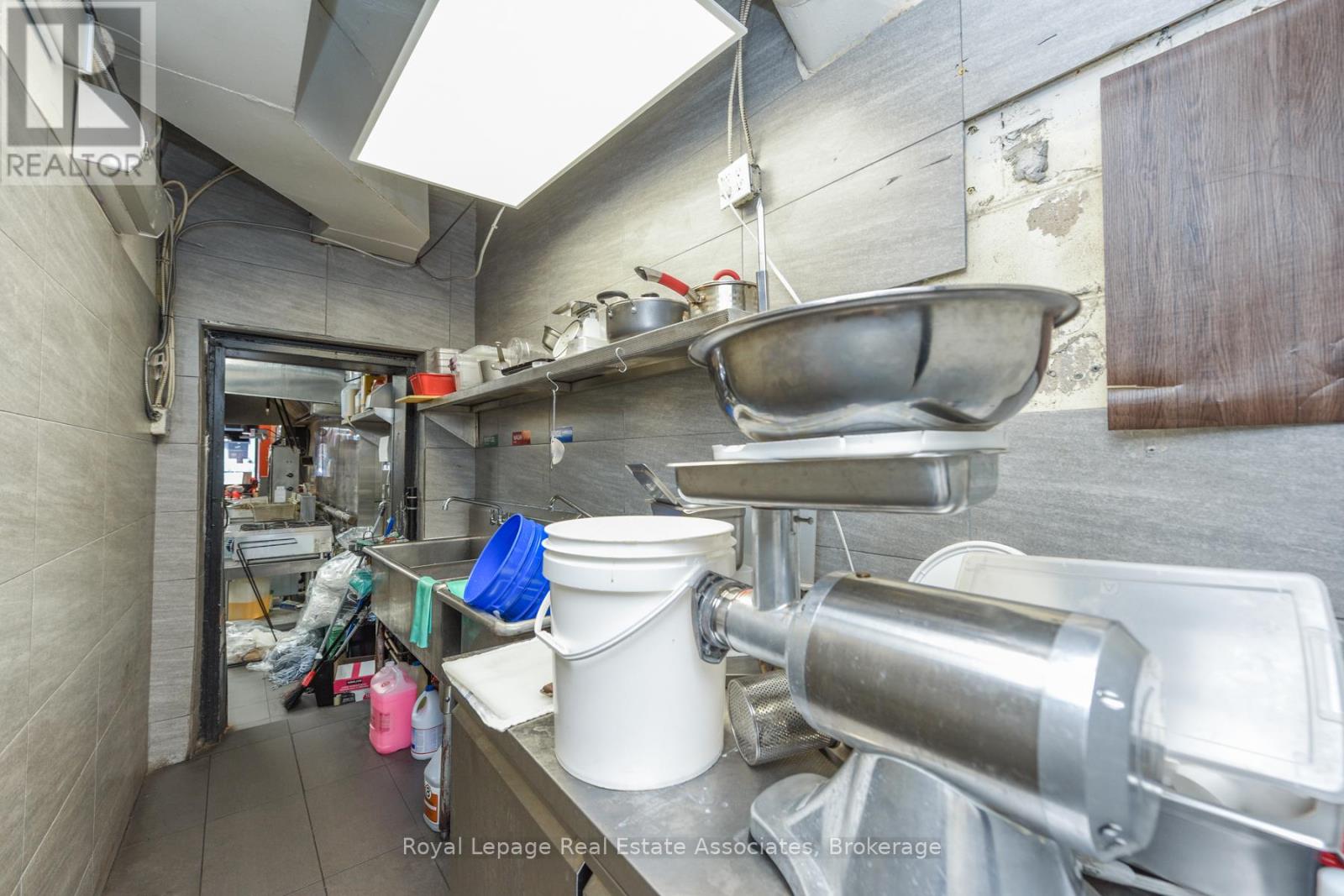 671 Queen Street W, Toronto, Ontario  M6J 1E6 - Photo 15 - C12610344