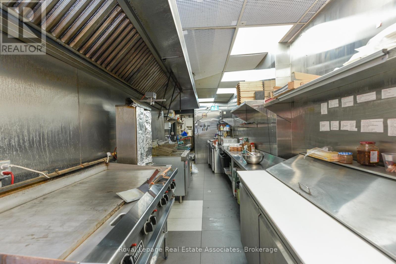 671 Queen Street W, Toronto, Ontario  M6J 1E6 - Photo 6 - C12610344