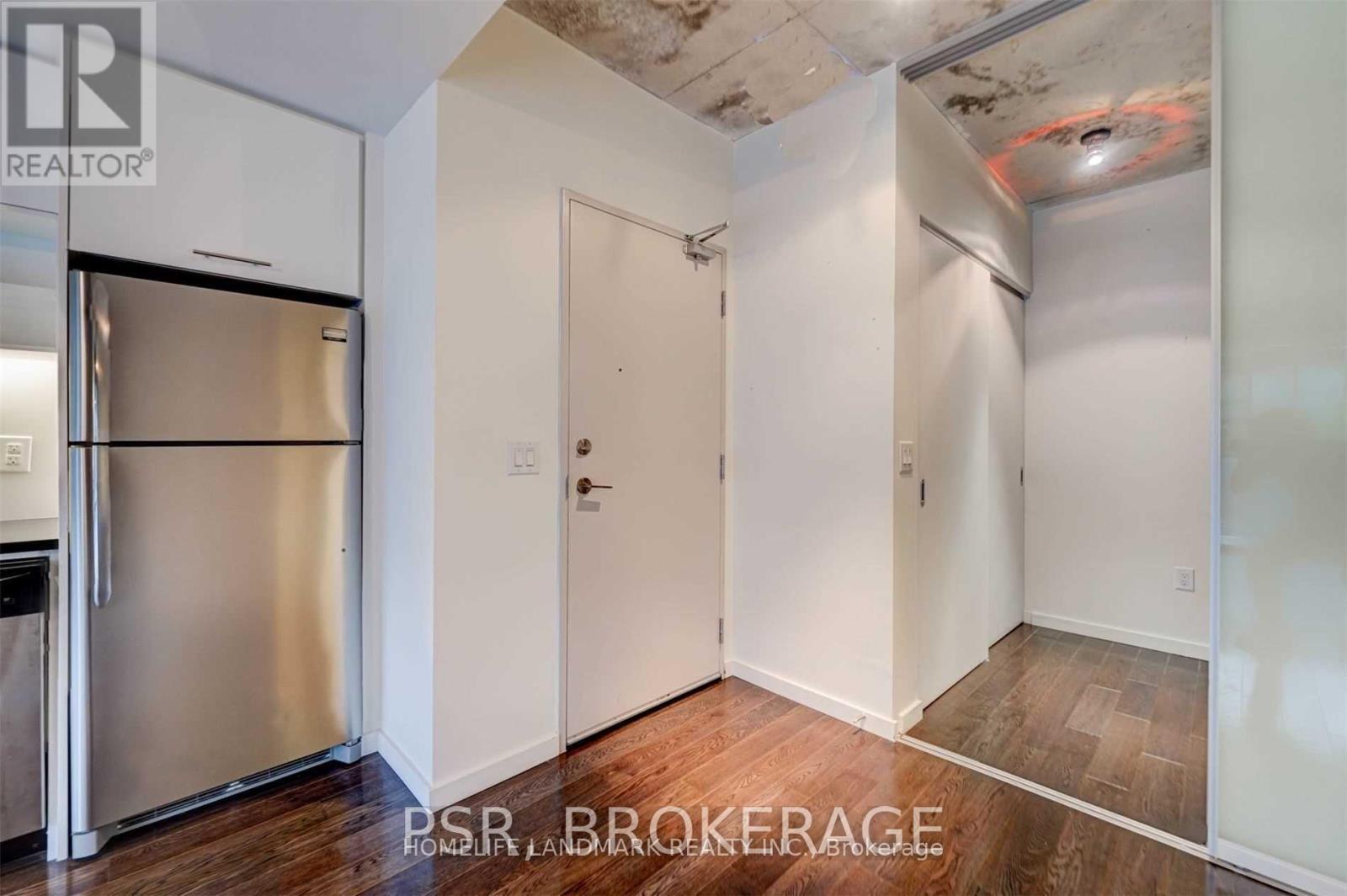 617 - 32 Trolley Crescent, Toronto, Ontario  M5A 0E9 - Photo 2 - C12610382