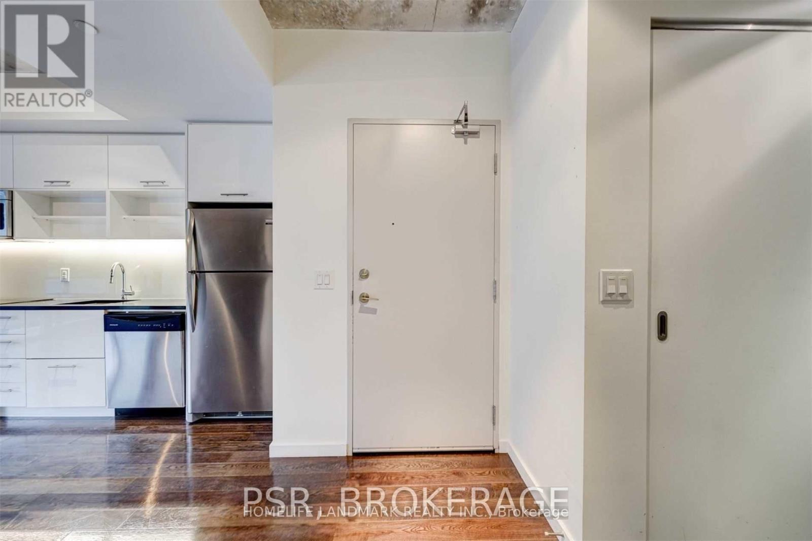 617 - 32 Trolley Crescent, Toronto, Ontario  M5A 0E9 - Photo 3 - C12610382