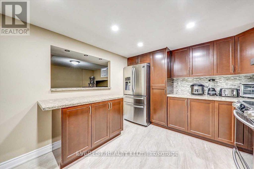 9 Benlight Crescent, Toronto, Ontario  M1H 1P4 - Photo 11 - E12610376