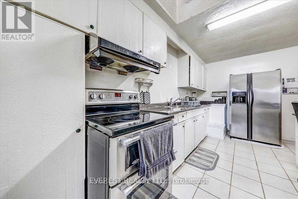 9 Benlight Crescent, Toronto, Ontario  M1H 1P4 - Photo 4 - E12610376