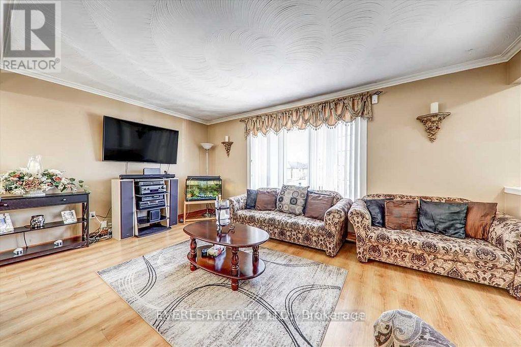 9 Benlight Crescent, Toronto, Ontario  M1H 1P4 - Photo 6 - E12610376