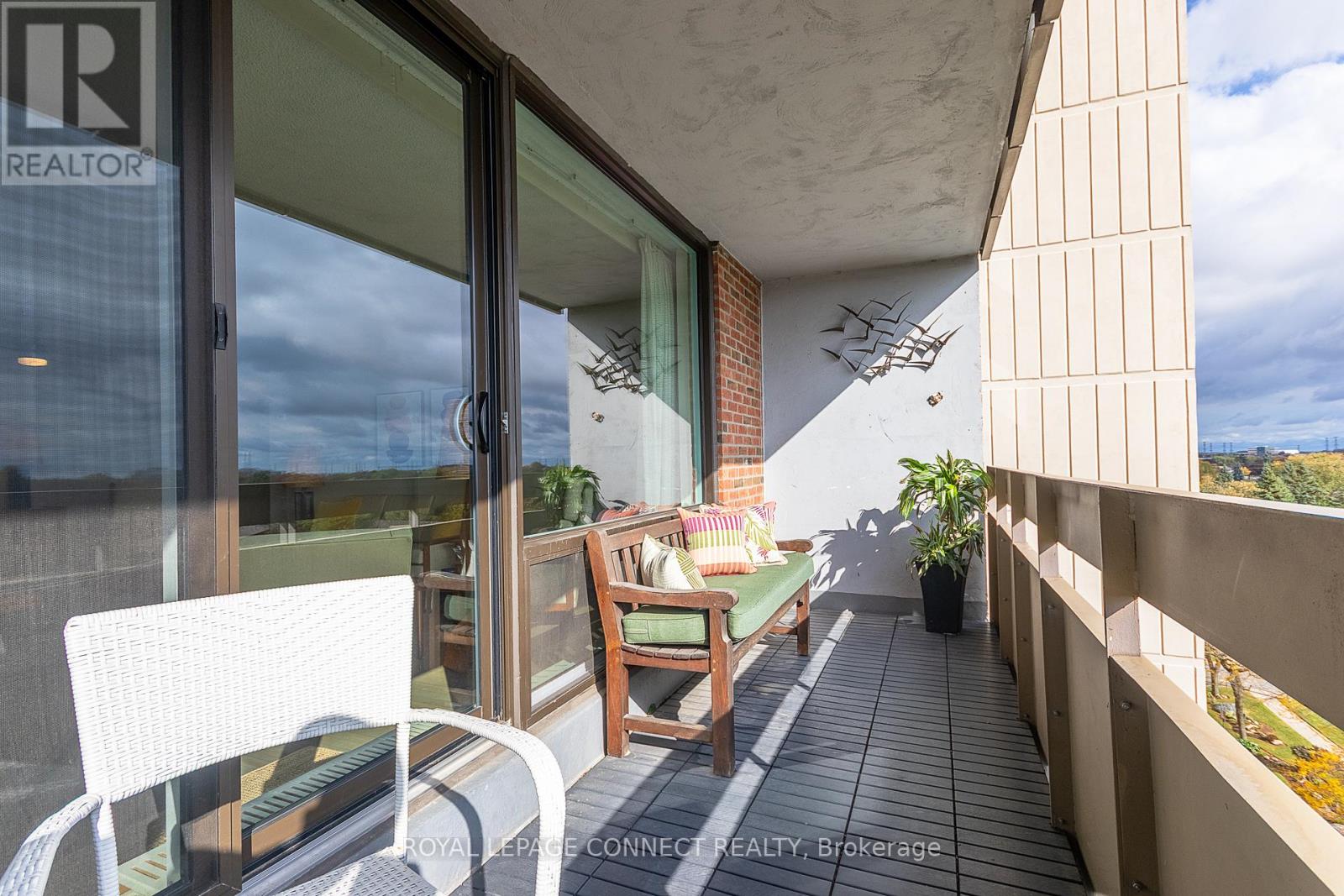 807 - 1210 Radom Street, Pickering, Ontario  L1W 2Z3 - Photo 2 - E12610472