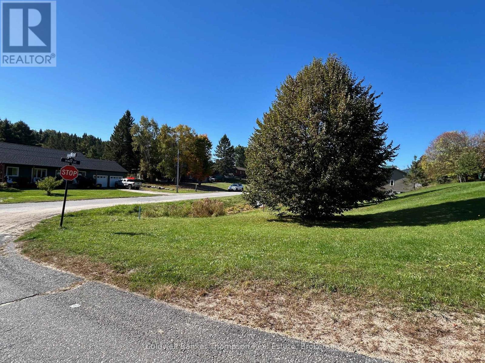 119 Centre Street, Burk's Falls, Ontario P0A 1C0 - Photo 11 - X12375253