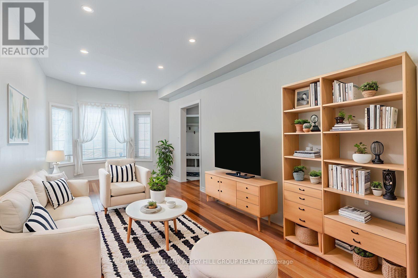 6 Laurelwood Lane, Barrie (Ardagh), Ontario  L4N 0Z8 - Photo 2 - S12610396