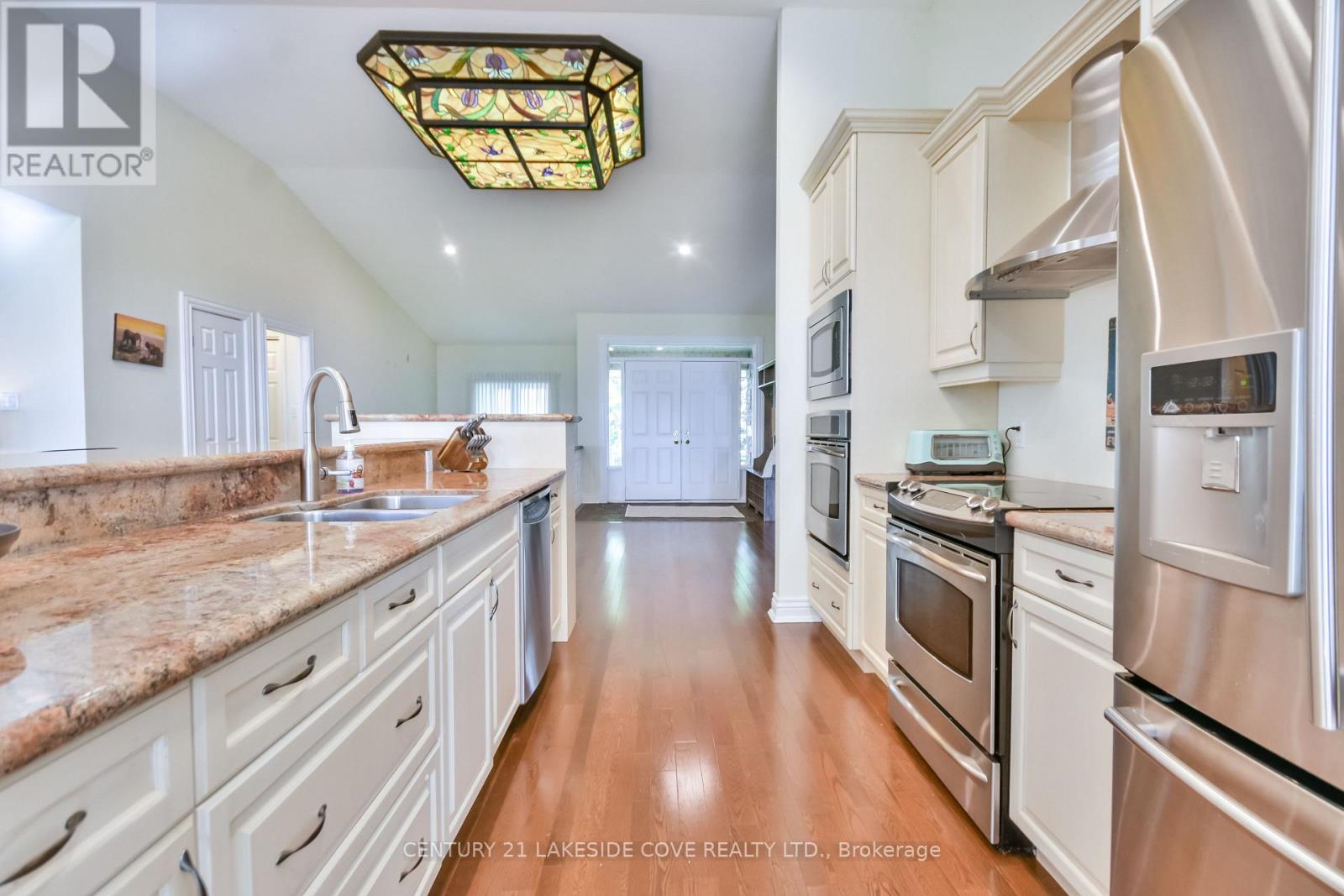 96 Bayshore Drive, Ramara (Brechin), Ontario  L0K 1B0 - Photo 13 - S12610404