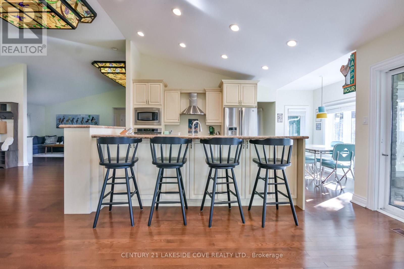 96 Bayshore Drive, Ramara (Brechin), Ontario  L0K 1B0 - Photo 16 - S12610404