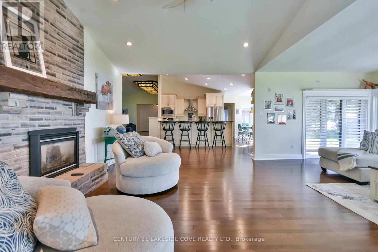 96 Bayshore Drive, Ramara (Brechin), Ontario  L0K 1B0 - Photo 21 - S12610404