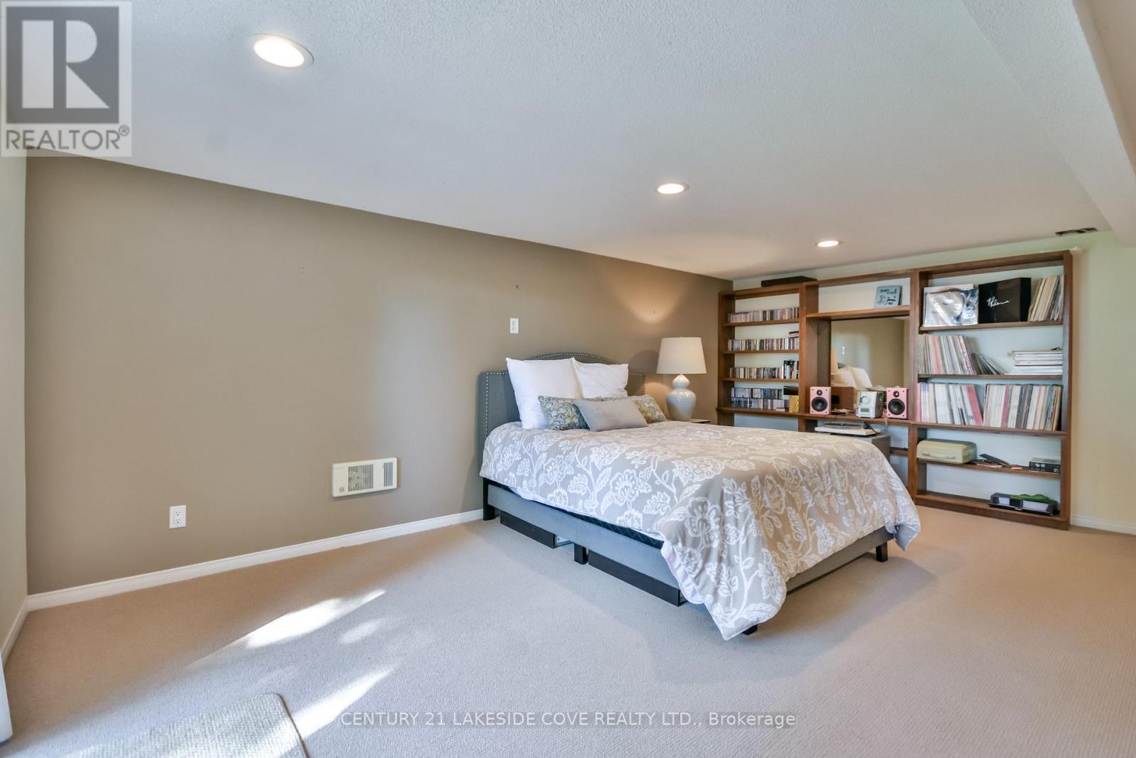 96 Bayshore Drive, Ramara (Brechin), Ontario  L0K 1B0 - Photo 31 - S12610404